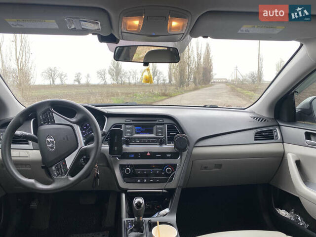 Серый Хендай Соната, объемом двигателя 2.36 л и пробегом 135 тыс. км за 10400 $, фото 6 на Automoto.ua