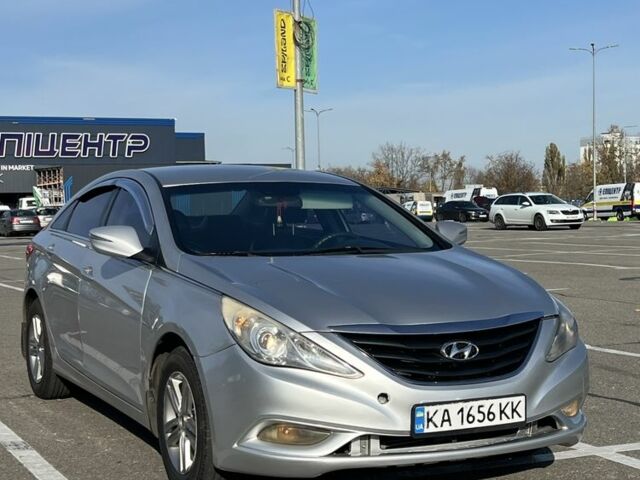 Сірий Хендай Соната, об'ємом двигуна 2 л та пробігом 350 тис. км за 6800 $, фото 3 на Automoto.ua