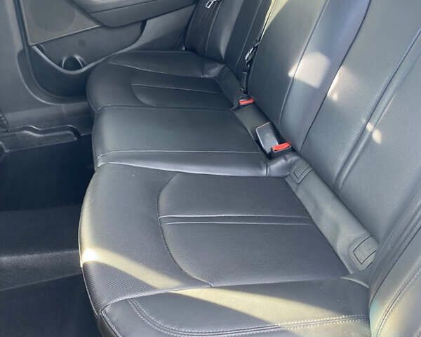 Хендай Соната 2014 у Києві на Automoto.ua Сірий Хендай Соната, об'ємом двигуна 2 л та пробігом 252 тис. км за 7350 $, фото 10 на Automoto.ua