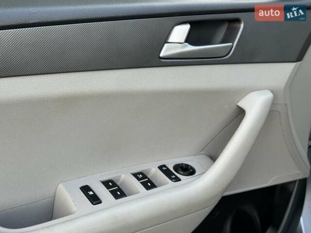 Хендай Соната 2014 у Одесі на Automoto.ua Сірий Хендай Соната, об'ємом двигуна 2.4 л та пробігом 190 тис. км за 10300 $, фото 10 на Automoto.ua