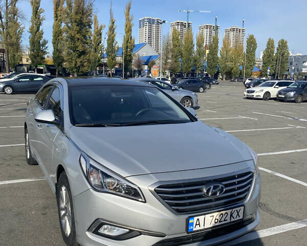 Хендай Соната 2014 у Києві на Automoto.ua Сірий Хендай Соната, об'ємом двигуна 2 л та пробігом 252 тис. км за 7350 $, фото 2 на Automoto.ua