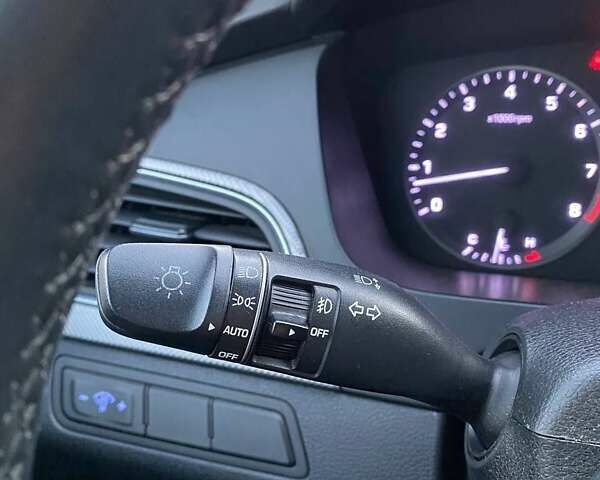 Серый Хендай Соната, объемом двигателя 2 л и пробегом 359 тыс. км за 9500 $, фото 37 на Automoto.ua