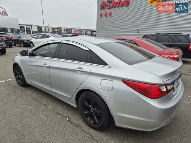 Серый Хендай Соната, объемом двигателя 2 л и пробегом 246 тыс. км за 6800 $, фото 11 на Automoto.ua