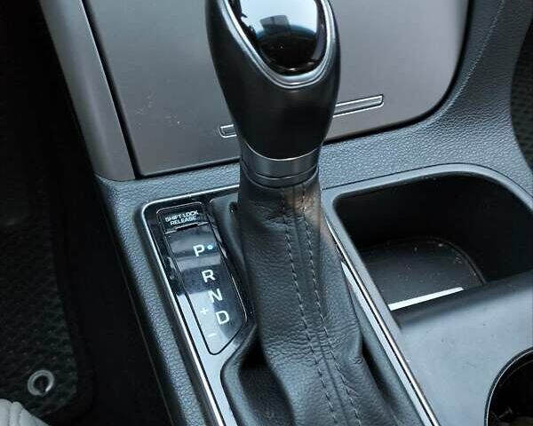 Серый Хендай Соната, объемом двигателя 2.36 л и пробегом 105 тыс. км за 11300 $, фото 8 на Automoto.ua