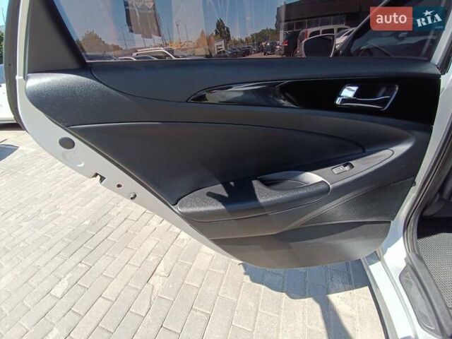 Сірий Хендай Соната, об'ємом двигуна 2.36 л та пробігом 174 тис. км за 11400 $, фото 11 на Automoto.ua