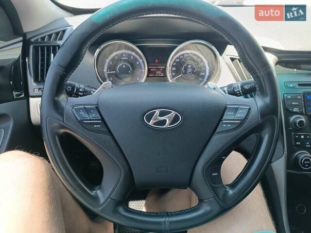 Сірий Хендай Соната, об'ємом двигуна 2.36 л та пробігом 174 тис. км за 11400 $, фото 19 на Automoto.ua