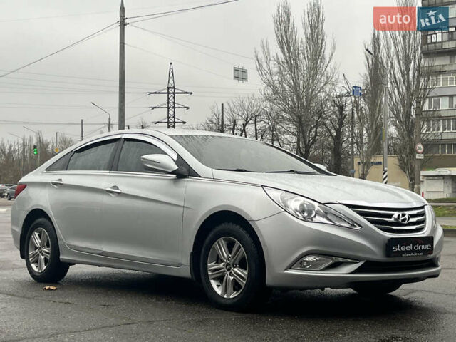 Серый Хендай Соната, объемом двигателя 2 л и пробегом 299 тыс. км за 8299 $, фото 2 на Automoto.ua