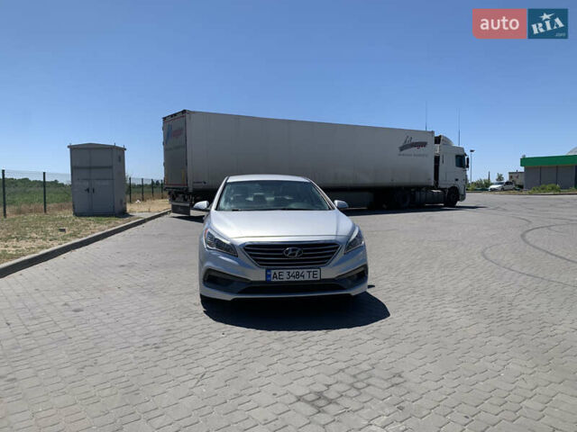Сірий Хендай Соната, об'ємом двигуна 2.4 л та пробігом 170 тис. км за 11000 $, фото 6 на Automoto.ua