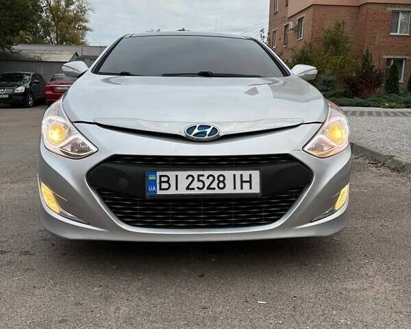 Хендай Соната 2014 у Полтаві на Automoto.ua Сірий Хендай Соната, об'ємом двигуна 2.36 л та пробігом 139 тис. км за 10250 $, фото 12 на Automoto.ua