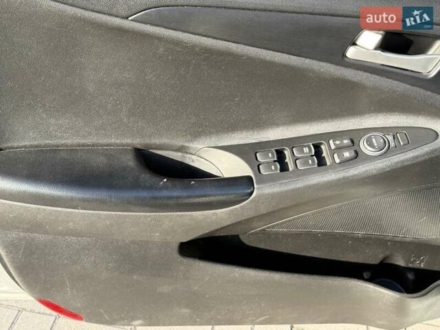 Серый Хендай Соната, объемом двигателя 2 л и пробегом 222 тыс. км за 6999 $, фото 32 на Automoto.ua