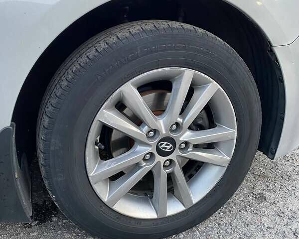 Серый Хендай Соната, объемом двигателя 2 л и пробегом 359 тыс. км за 9500 $, фото 52 на Automoto.ua