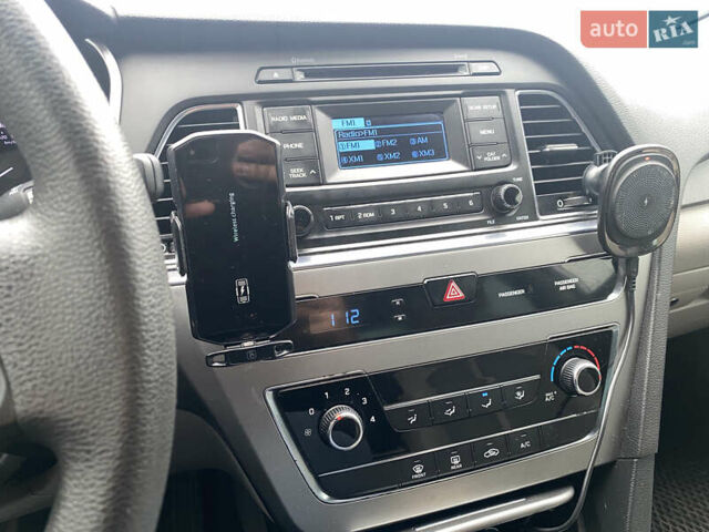 Серый Хендай Соната, объемом двигателя 2.36 л и пробегом 135 тыс. км за 10400 $, фото 10 на Automoto.ua