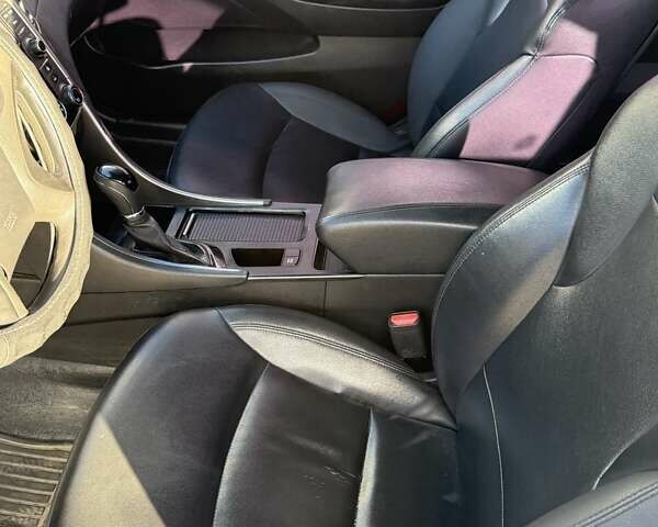 Серый Хендай Соната, объемом двигателя 2 л и пробегом 222 тыс. км за 6999 $, фото 25 на Automoto.ua