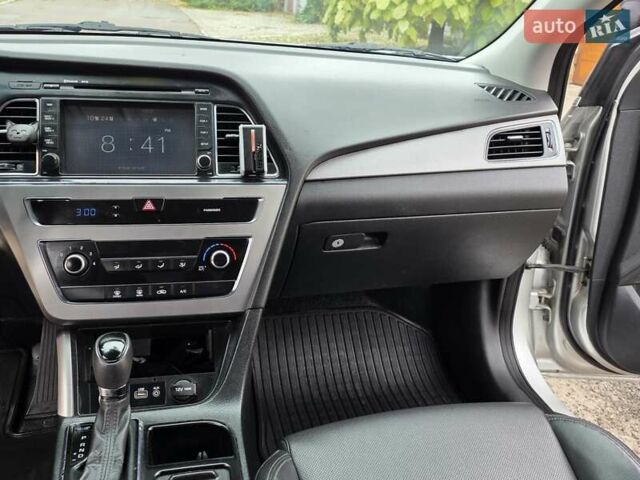 Сірий Хендай Соната, об'ємом двигуна 2 л та пробігом 255 тис. км за 9200 $, фото 37 на Automoto.ua