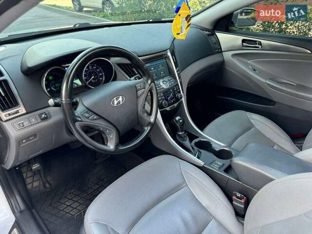 Хендай Соната 2014 у Полтаві на Automoto.ua Сірий Хендай Соната, об'ємом двигуна 2.36 л та пробігом 139 тис. км за 10250 $, фото 11 на Automoto.ua