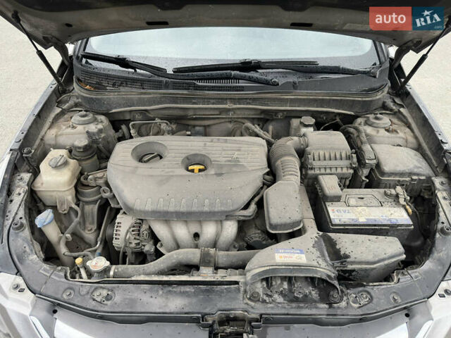 Сірий Хендай Соната, об'ємом двигуна 2 л та пробігом 280 тис. км за 8200 $, фото 31 на Automoto.ua
