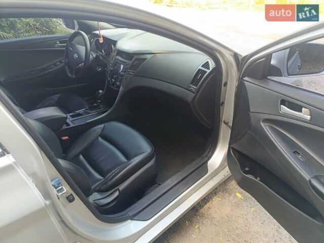 Сірий Хендай Соната, об'ємом двигуна 2 л та пробігом 271 тис. км за 6700 $, фото 1 на Automoto.ua