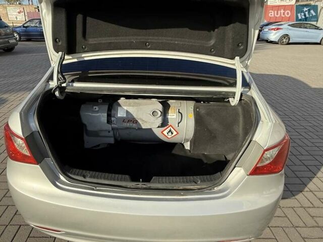 Серый Хендай Соната, объемом двигателя 2 л и пробегом 222 тыс. км за 6999 $, фото 36 на Automoto.ua