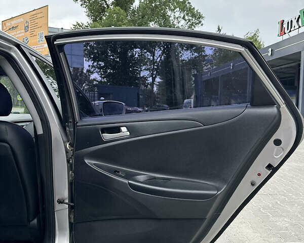 Сірий Хендай Соната, об'ємом двигуна 2 л та пробігом 280 тис. км за 8200 $, фото 8 на Automoto.ua