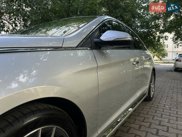 Серый Хендай Соната, объемом двигателя 2 л и пробегом 138 тыс. км за 10999 $, фото 2 на Automoto.ua
