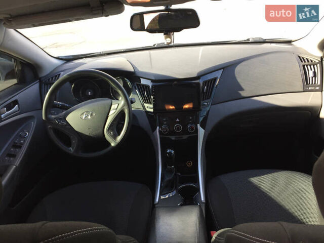 Серый Хендай Соната, объемом двигателя 2.36 л и пробегом 160 тыс. км за 8900 $, фото 13 на Automoto.ua