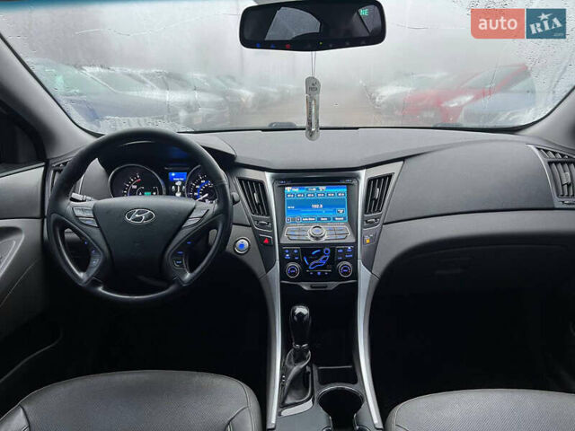 Серый Хендай Соната, объемом двигателя 2.36 л и пробегом 140 тыс. км за 10600 $, фото 17 на Automoto.ua