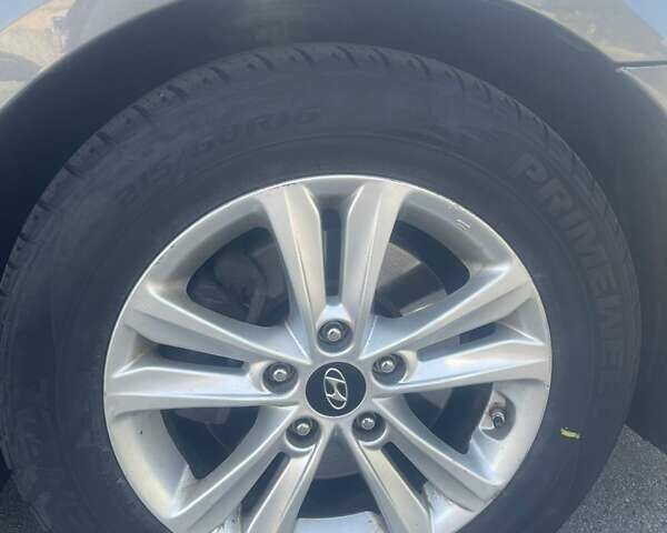 Сірий Хендай Соната, об'ємом двигуна 2.36 л та пробігом 180 тис. км за 8350 $, фото 10 на Automoto.ua