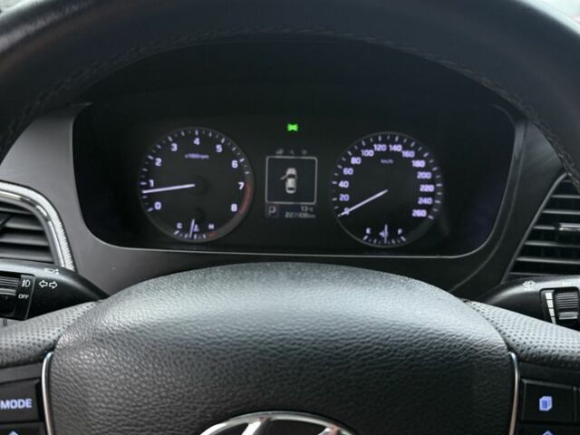 Серый Хендай Соната, объемом двигателя 2 л и пробегом 220 тыс. км за 6700 $, фото 9 на Automoto.ua