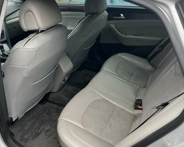 Сірий Хендай Соната, об'ємом двигуна 2.36 л та пробігом 118 тис. км за 9700 $, фото 8 на Automoto.ua