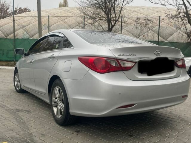 Серый Хендай Соната, объемом двигателя 2 л и пробегом 300 тыс. км за 6800 $, фото 5 на Automoto.ua