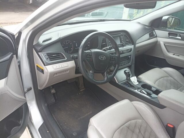 Серый Хендай Соната, объемом двигателя 2.4 л и пробегом 70 тыс. км за 11000 $, фото 5 на Automoto.ua