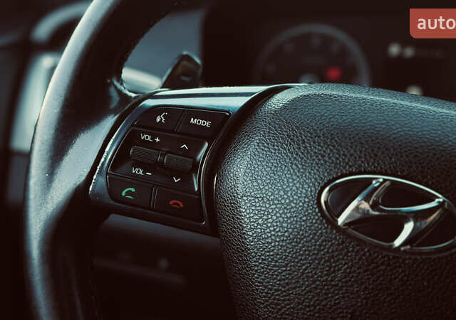 Серый Хендай Соната, объемом двигателя 2 л и пробегом 122 тыс. км за 13500 $, фото 33 на Automoto.ua