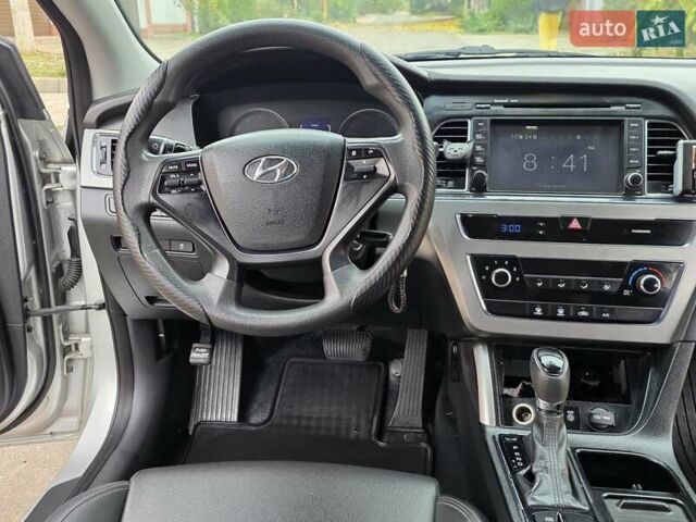 Сірий Хендай Соната, об'ємом двигуна 2 л та пробігом 255 тис. км за 9200 $, фото 38 на Automoto.ua