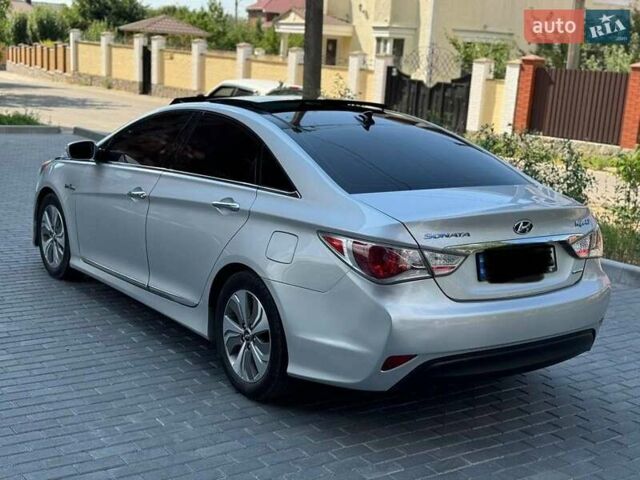 Хендай Соната 2014 у Полтаві на Automoto.ua Сірий Хендай Соната, об'ємом двигуна 2.36 л та пробігом 139 тис. км за 10250 $, фото 5 на Automoto.ua