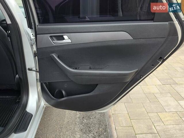 Сірий Хендай Соната, об'ємом двигуна 2 л та пробігом 255 тис. км за 9200 $, фото 33 на Automoto.ua