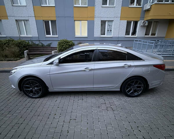 Серый Хендай Соната, объемом двигателя 2 л и пробегом 320 тыс. км за 6999 $, фото 4 на Automoto.ua