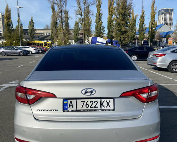 Хендай Соната 2014 у Києві на Automoto.ua Сірий Хендай Соната, об'ємом двигуна 2 л та пробігом 252 тис. км за 7350 $, фото 5 на Automoto.ua