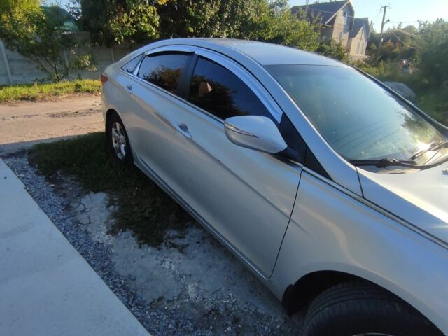 Сірий Хендай Соната, об'ємом двигуна 2 л та пробігом 273 тис. км за 6800 $, фото 2 на Automoto.ua