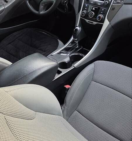 Серый Хендай Соната, объемом двигателя 2.4 л и пробегом 268 тыс. км за 7500 $, фото 10 на Automoto.ua