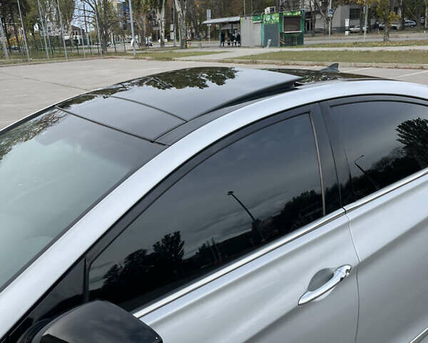 Хендай Соната 2014 у Запоріжжя на Automoto.ua Сірий Хендай Соната, об'ємом двигуна 2.4 л та пробігом 187 тис. км за 11000 $, фото 8 на Automoto.ua