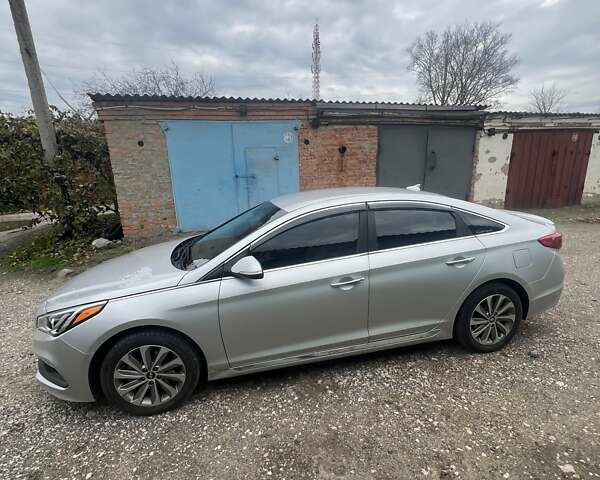 Сірий Хендай Соната, об'ємом двигуна 2.36 л та пробігом 118 тис. км за 9700 $, фото 1 на Automoto.ua