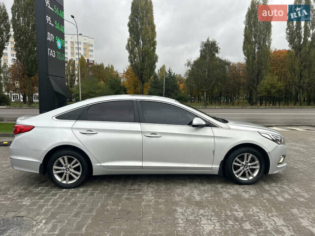 Серый Хендай Соната, объемом двигателя 2 л и пробегом 420 тыс. км за 7300 $, фото 3 на Automoto.ua