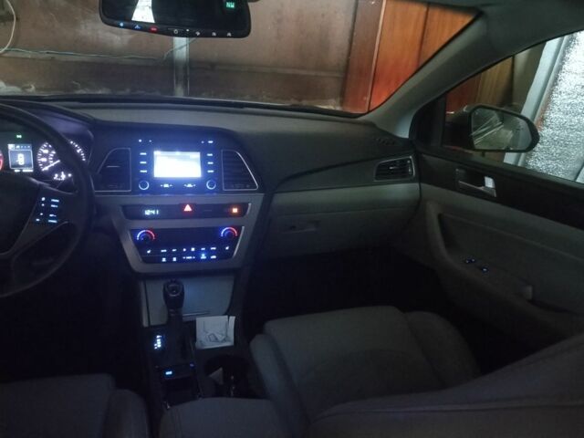 Серый Хендай Соната, объемом двигателя 2.4 л и пробегом 70 тыс. км за 11000 $, фото 1 на Automoto.ua