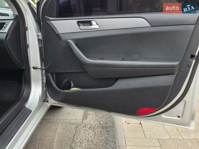 Сірий Хендай Соната, об'ємом двигуна 2 л та пробігом 255 тис. км за 9200 $, фото 31 на Automoto.ua