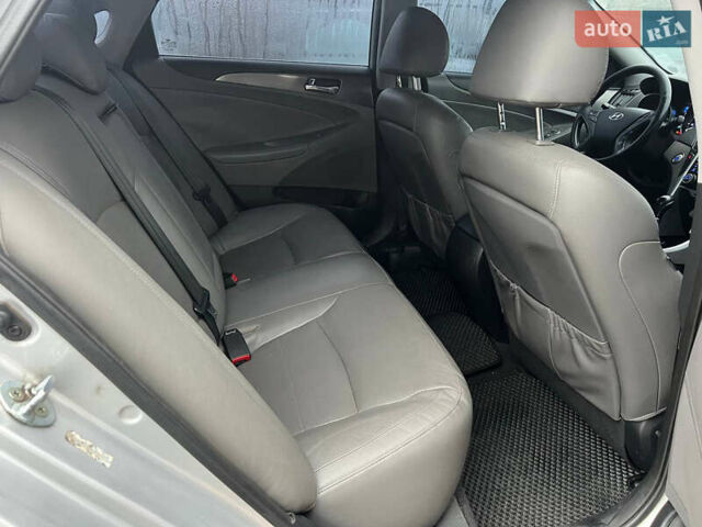Серый Хендай Соната, объемом двигателя 2.36 л и пробегом 140 тыс. км за 10600 $, фото 14 на Automoto.ua