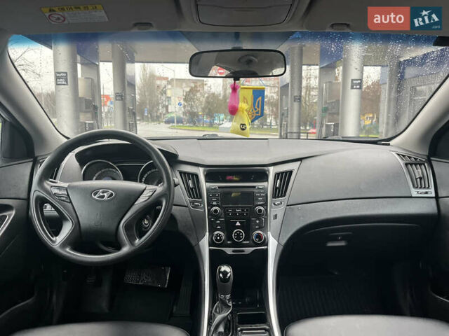 Серый Хендай Соната, объемом двигателя 2 л и пробегом 299 тыс. км за 8299 $, фото 8 на Automoto.ua