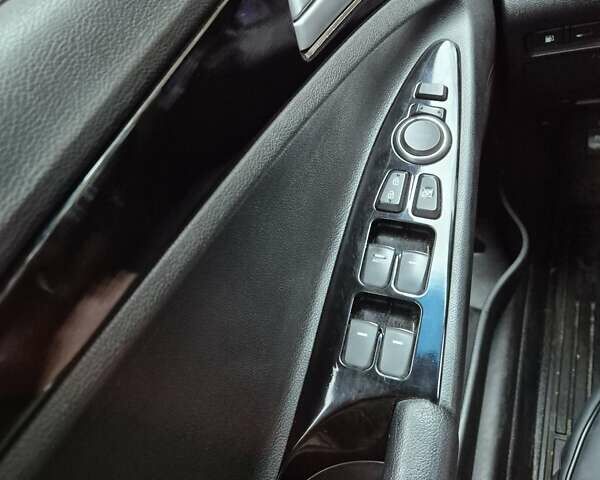 Серый Хендай Соната, объемом двигателя 2 л и пробегом 246 тыс. км за 6800 $, фото 12 на Automoto.ua