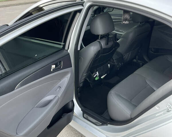Хендай Соната 2014 у Запоріжжя на Automoto.ua Сірий Хендай Соната, об'ємом двигуна 2.4 л та пробігом 187 тис. км за 11000 $, фото 10 на Automoto.ua