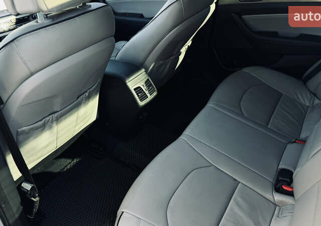 Серый Хендай Соната, объемом двигателя 2 л и пробегом 122 тыс. км за 13500 $, фото 25 на Automoto.ua