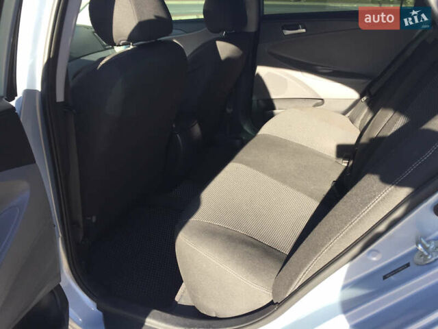 Серый Хендай Соната, объемом двигателя 2.36 л и пробегом 160 тыс. км за 8900 $, фото 11 на Automoto.ua